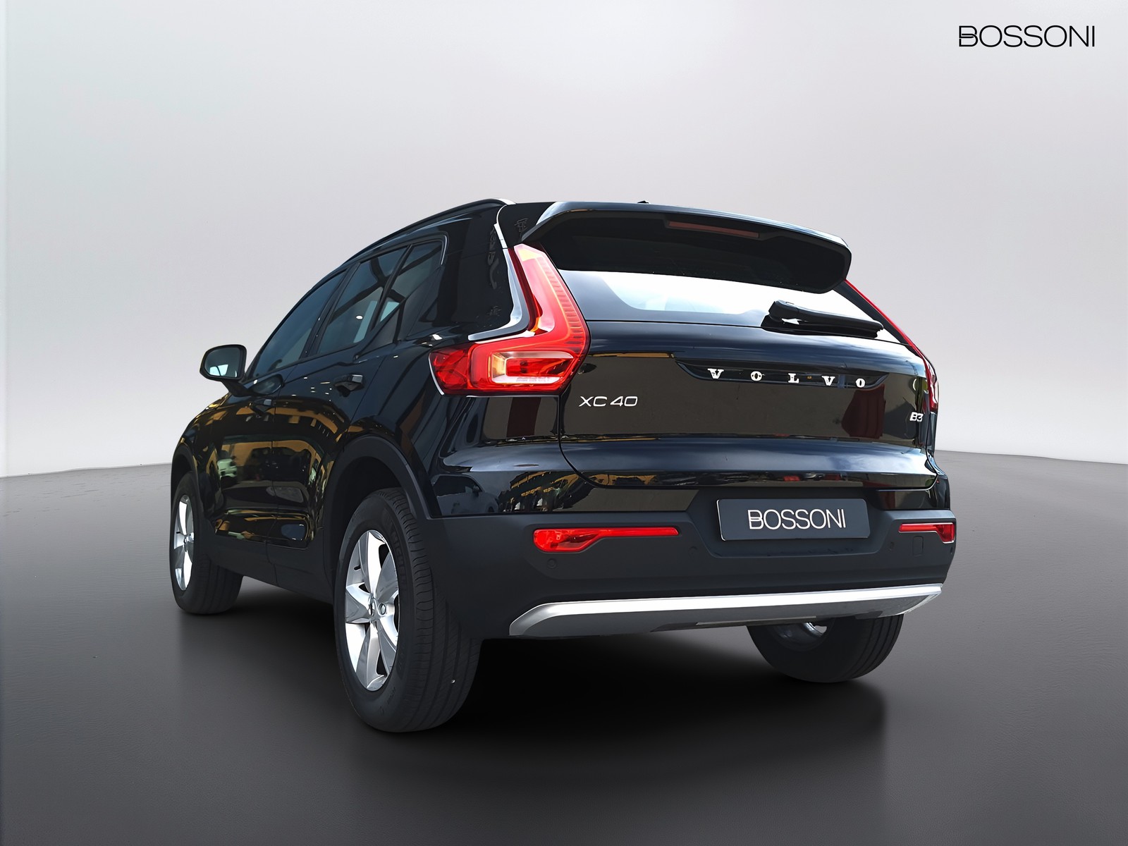 8 - Volvo XC40 2.0 b3 essential automatico