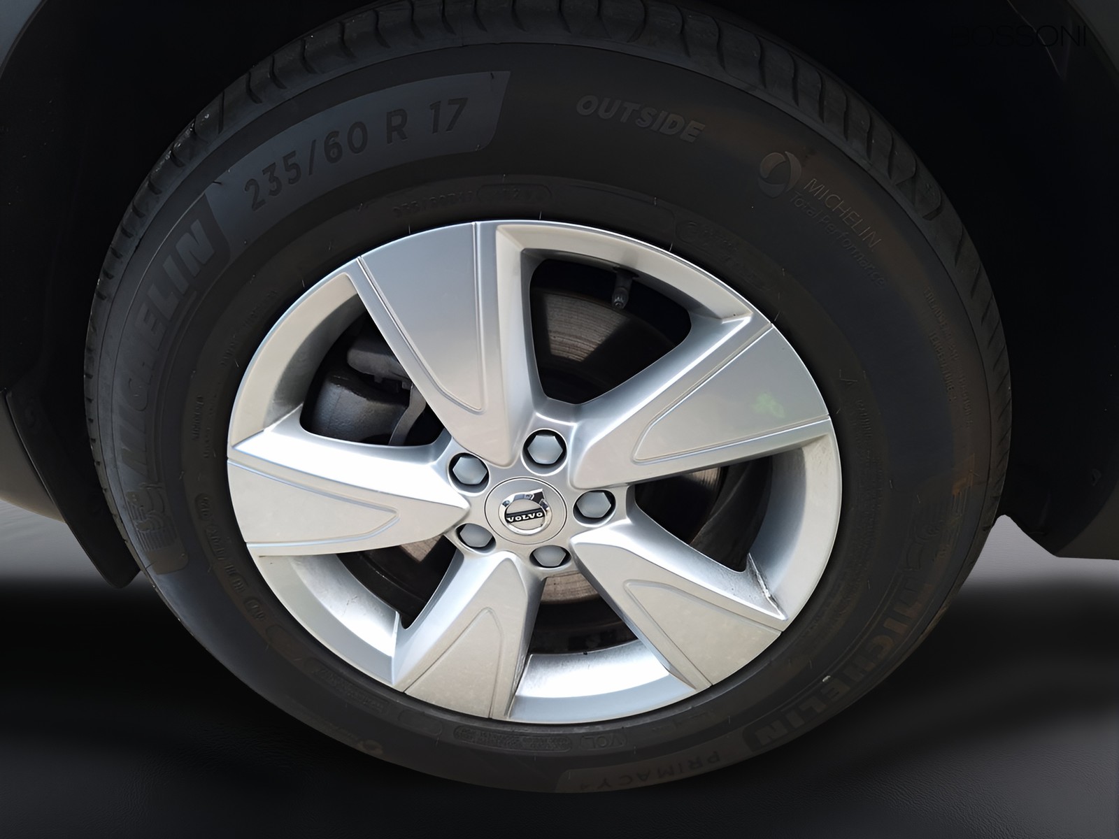 14 - Volvo XC40 2.0 b3 essential automatico