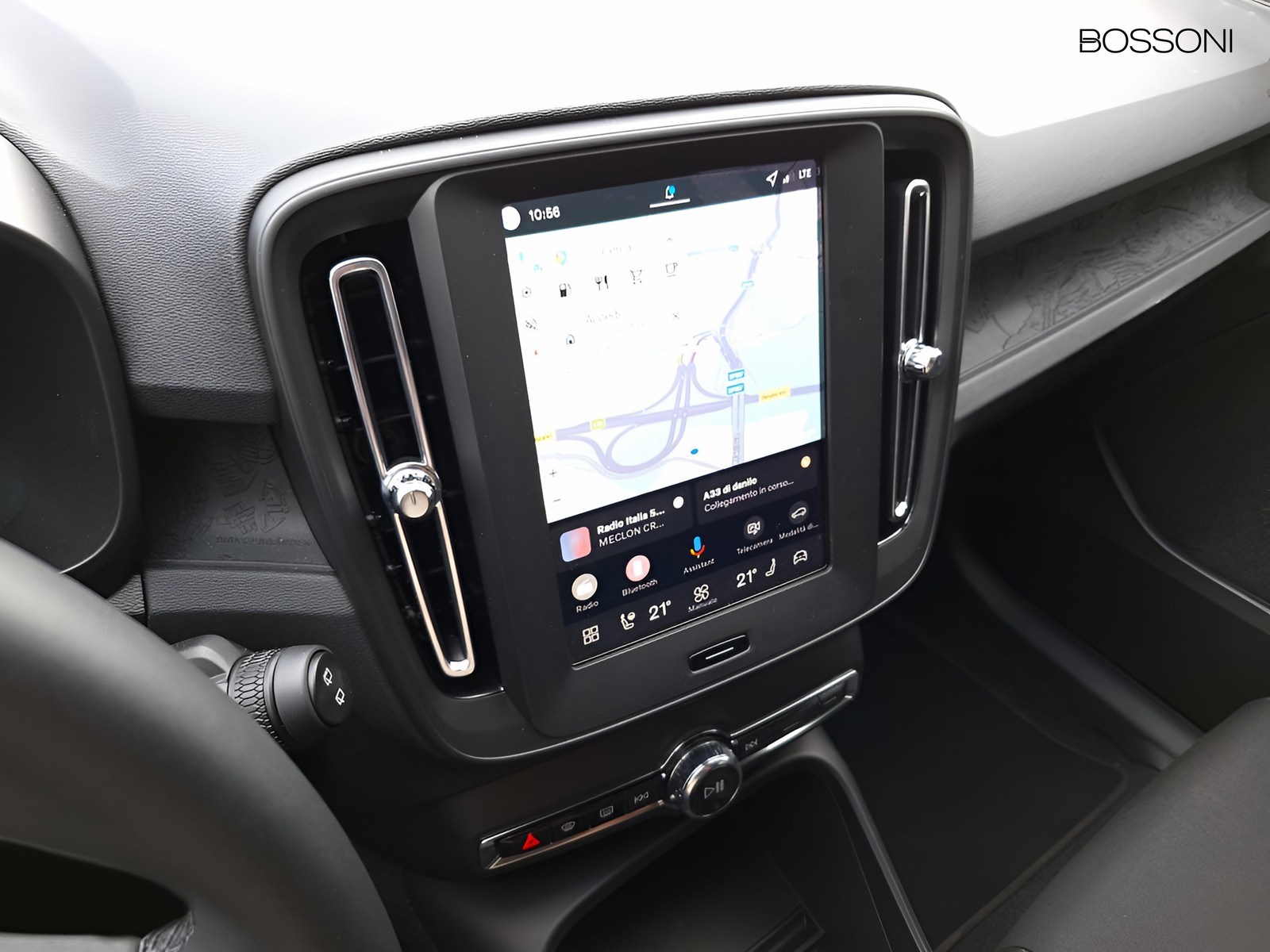 17 - Volvo XC40 2.0 b3 essential automatico