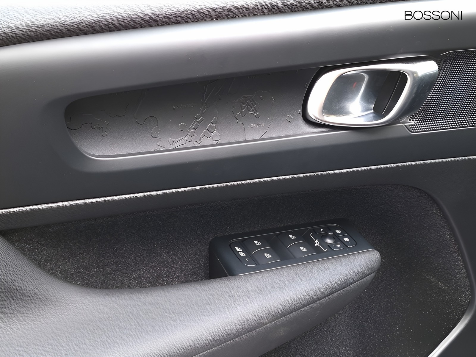 20 - Volvo XC40 2.0 b3 essential automatico