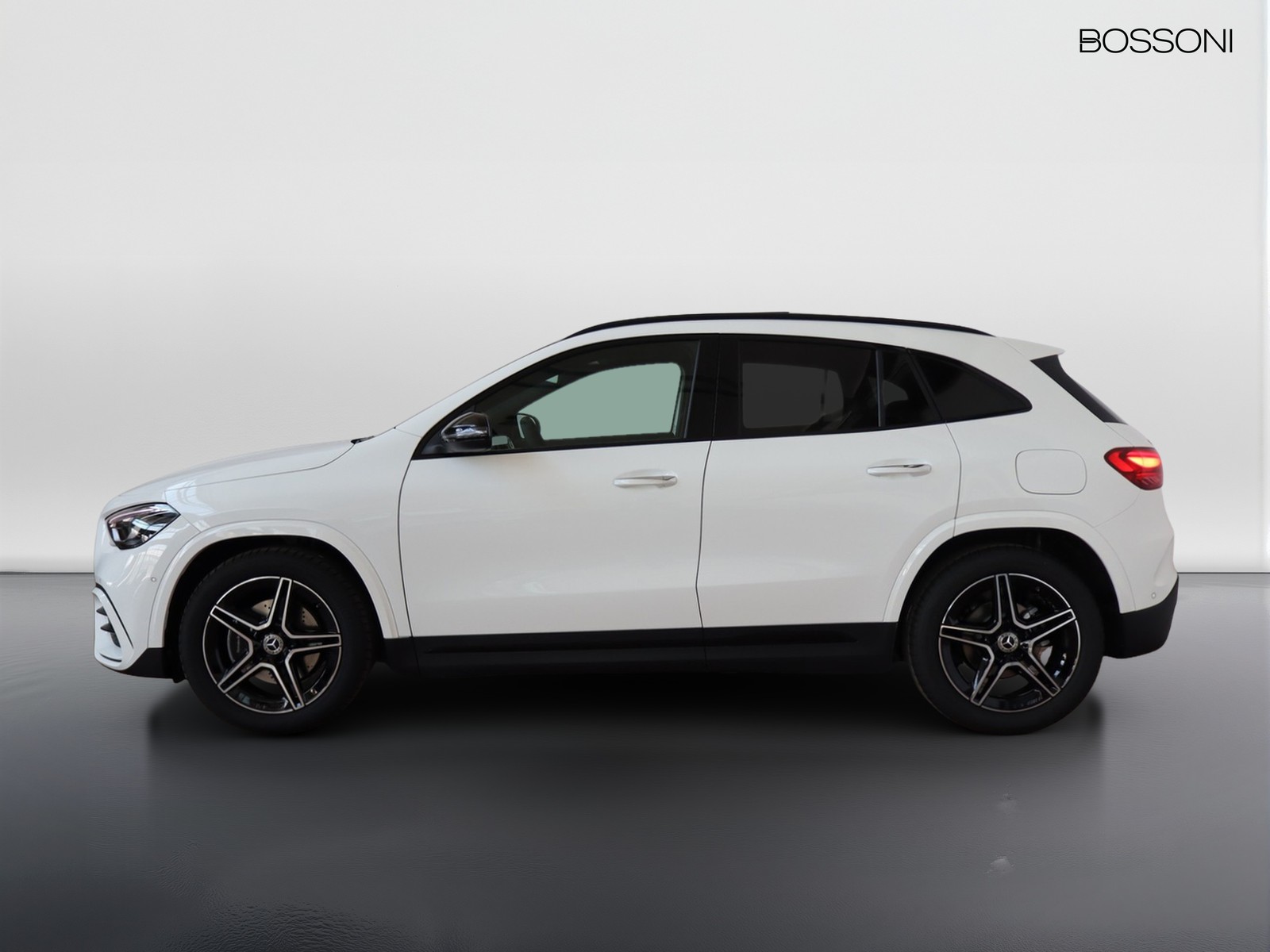 3 - Mercedes GLA 200 d amg line extra 8g-dct