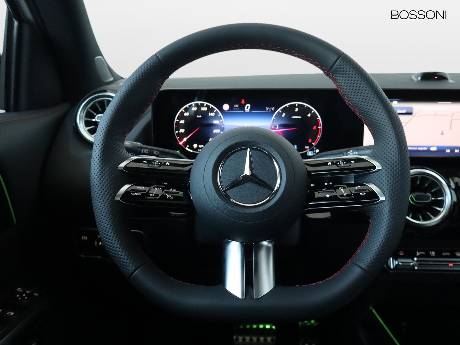 17 - Mercedes GLA 200 d amg line extra 8g-dct
