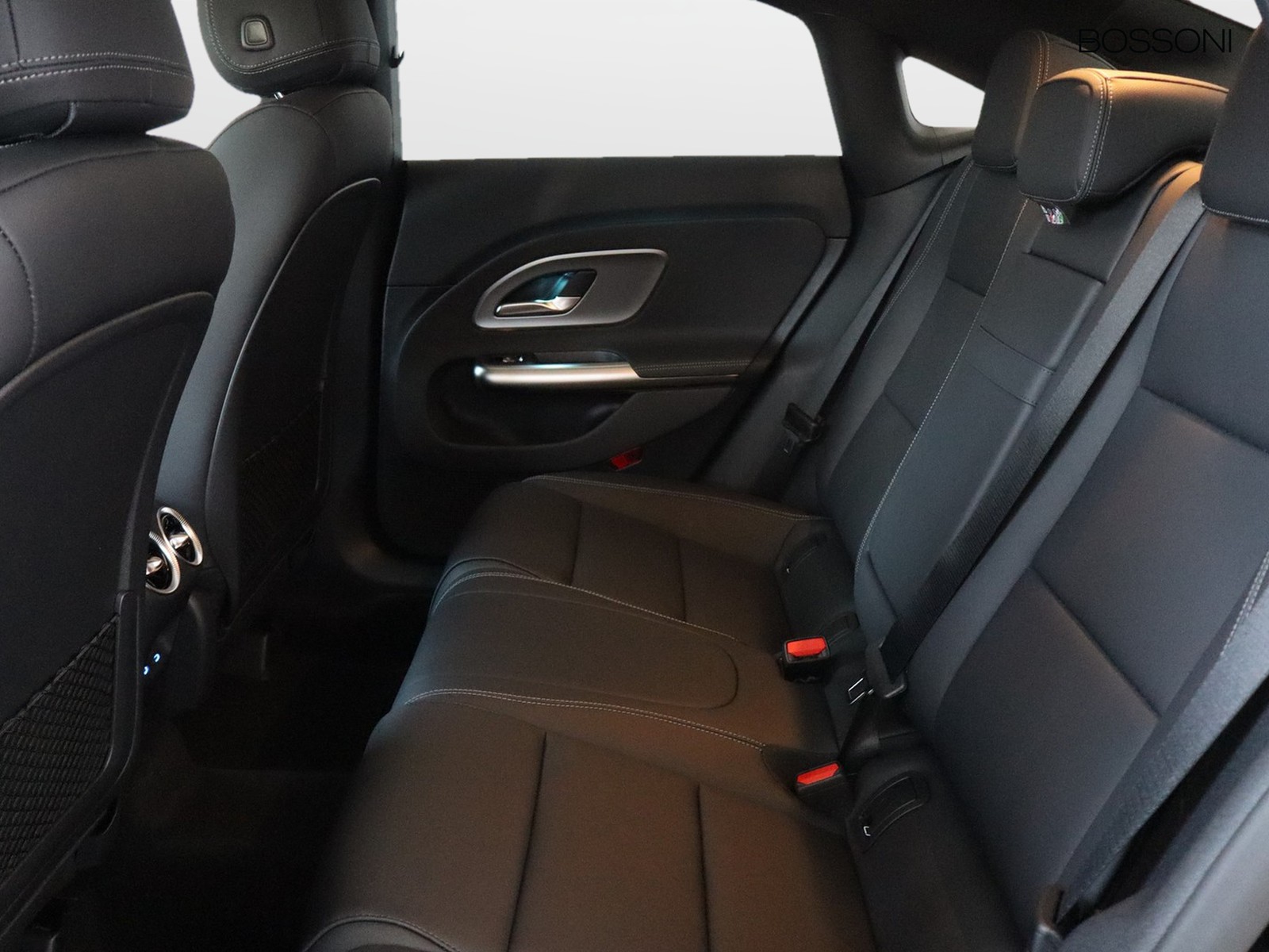 8 - Mercedes CLA 180 advanced plus auto