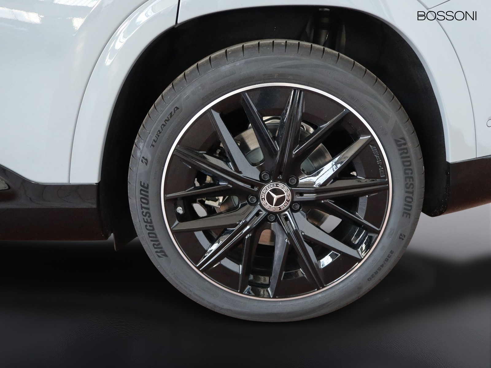 4 - Mercedes GLB 200 advanced plus 8g-edct