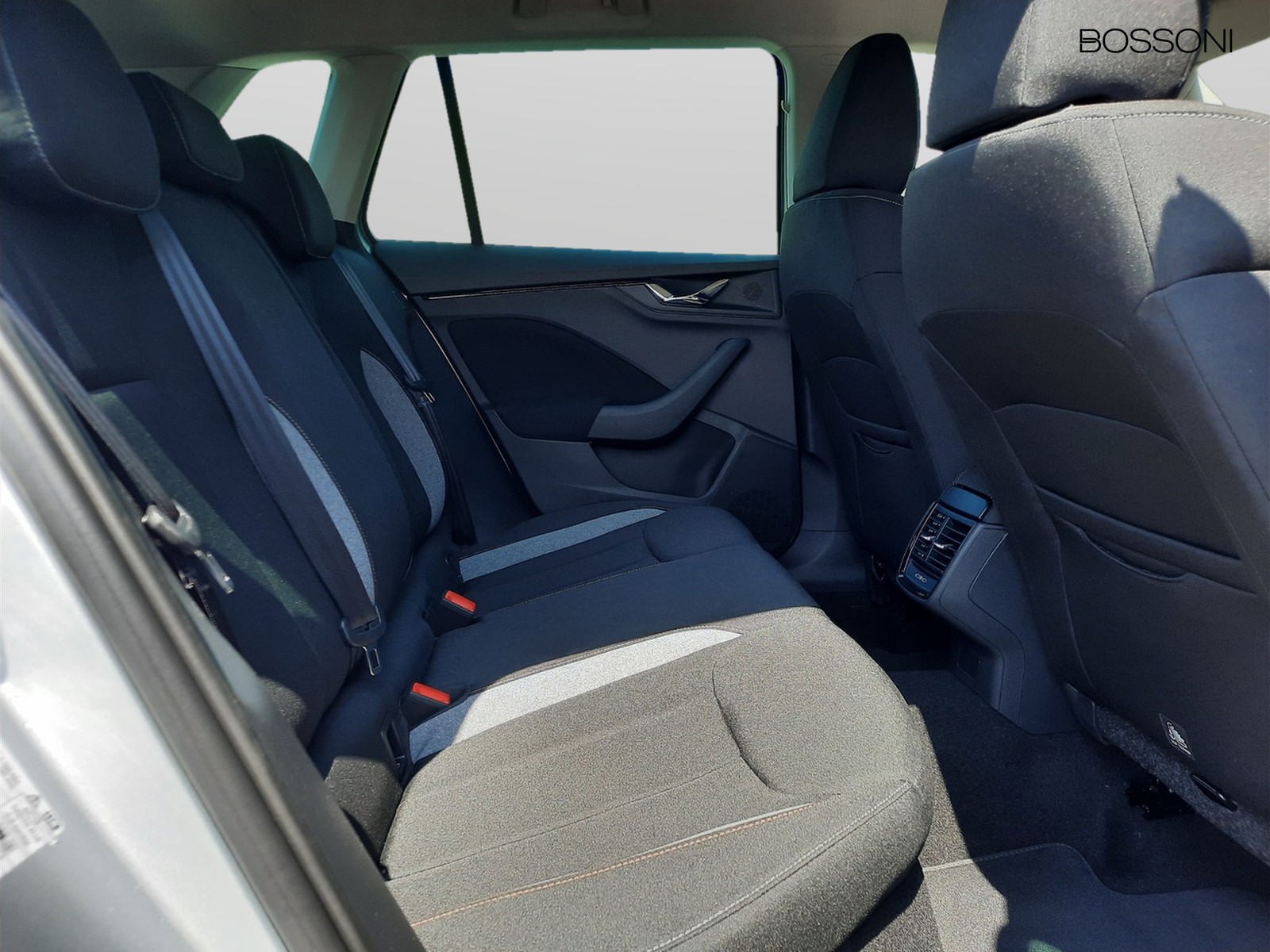 10 - Skoda Kamiq 1.0 tsi 115cv style