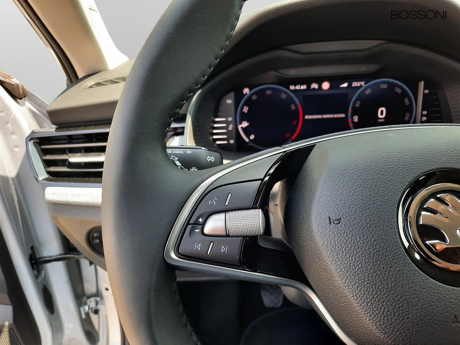 16 - Skoda Kamiq 1.0 tsi 115cv style