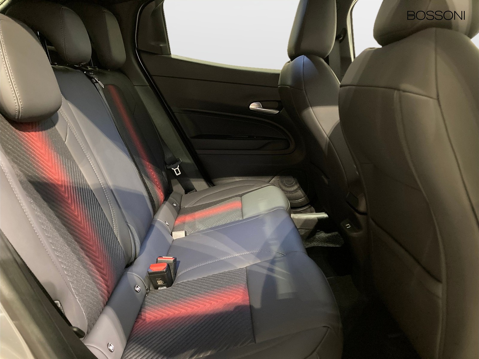8 - Alfa Romeo Junior 1.2 hybrid 145cv ibrida ti edct6