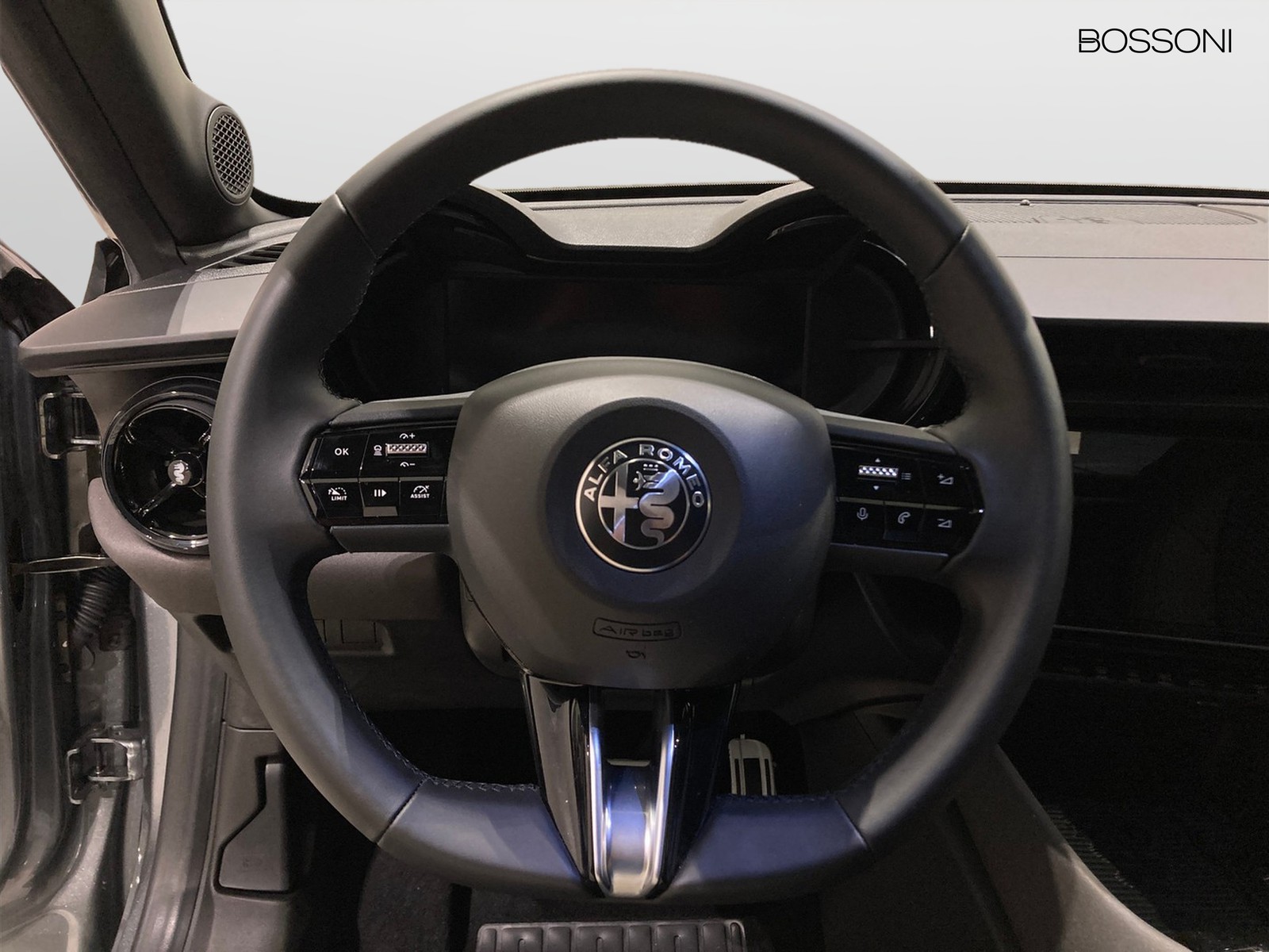 11 - Alfa Romeo Junior 1.2 hybrid 145cv ibrida ti edct6