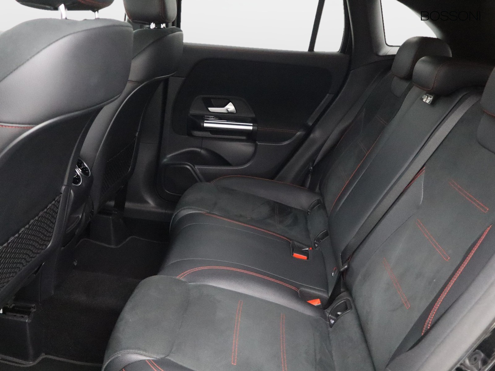 8 - Mercedes GLA 200 d premium 4matic 8g-dct