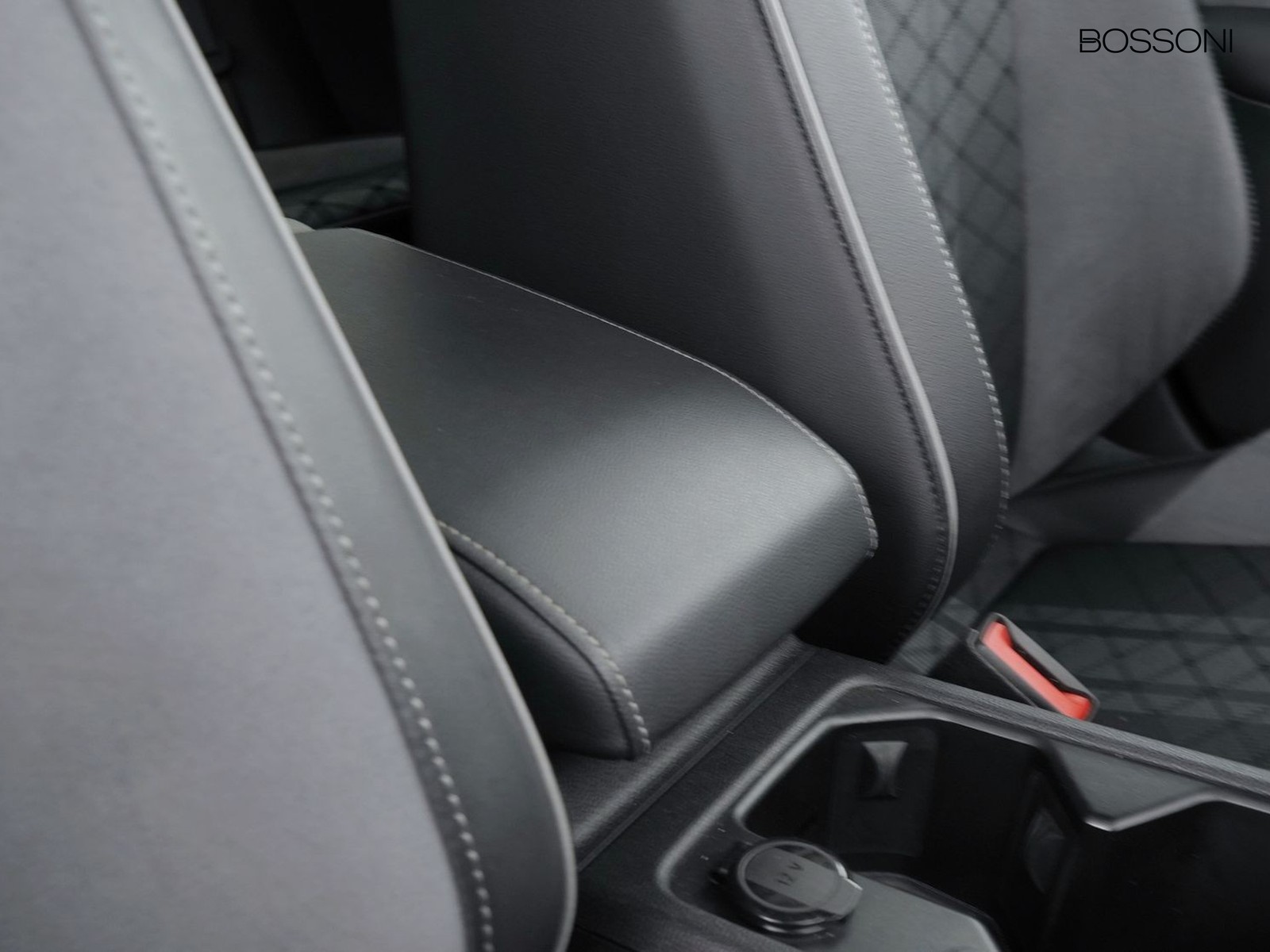 18 - Volkswagen Golf 1.5 etsi evo act 150cv r-line dsg