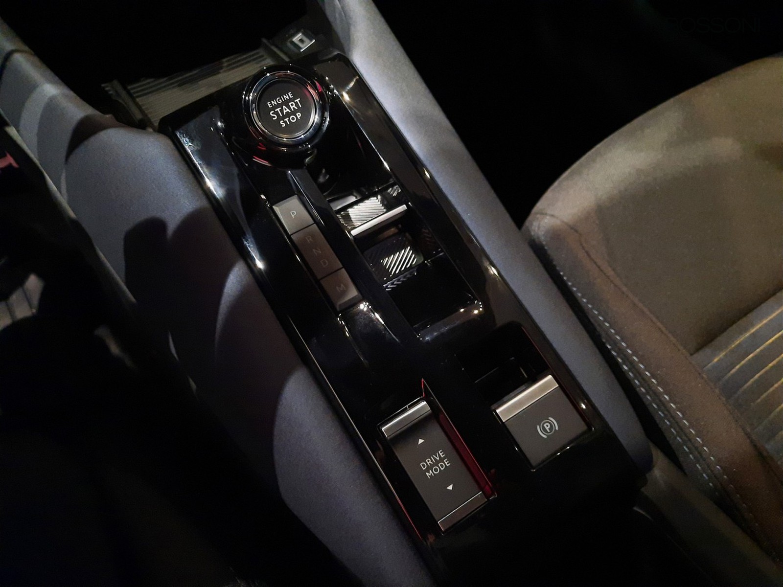 9 - Alfa Romeo Junior 1.2 hybrid 145cv ibrida edct6