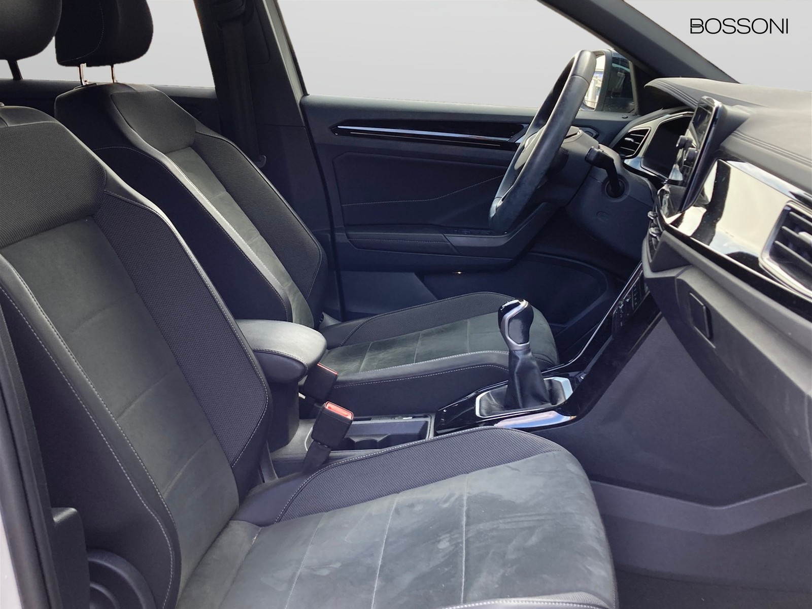 6 - Volkswagen T-Roc 1.0 tsi 110cv style