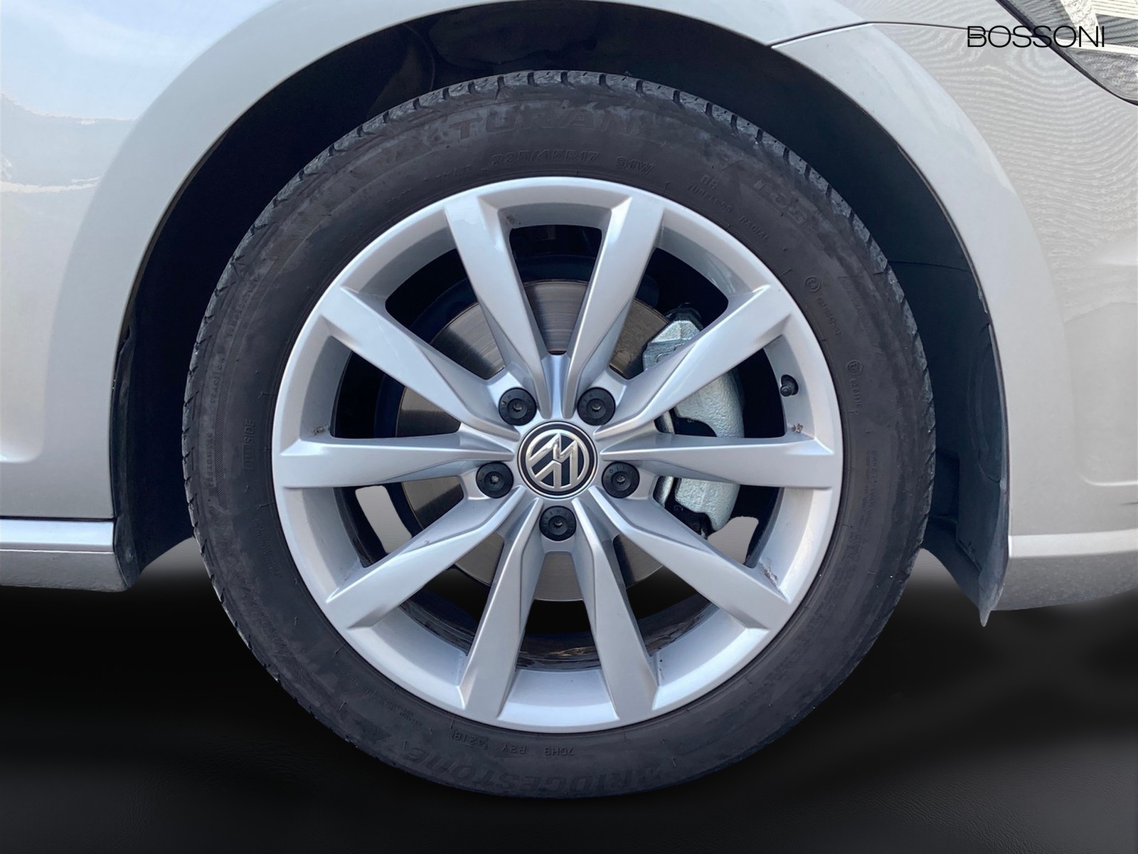 6 - Volkswagen Golf 5 porte 1.6 tdi bluemotion 115cv executive