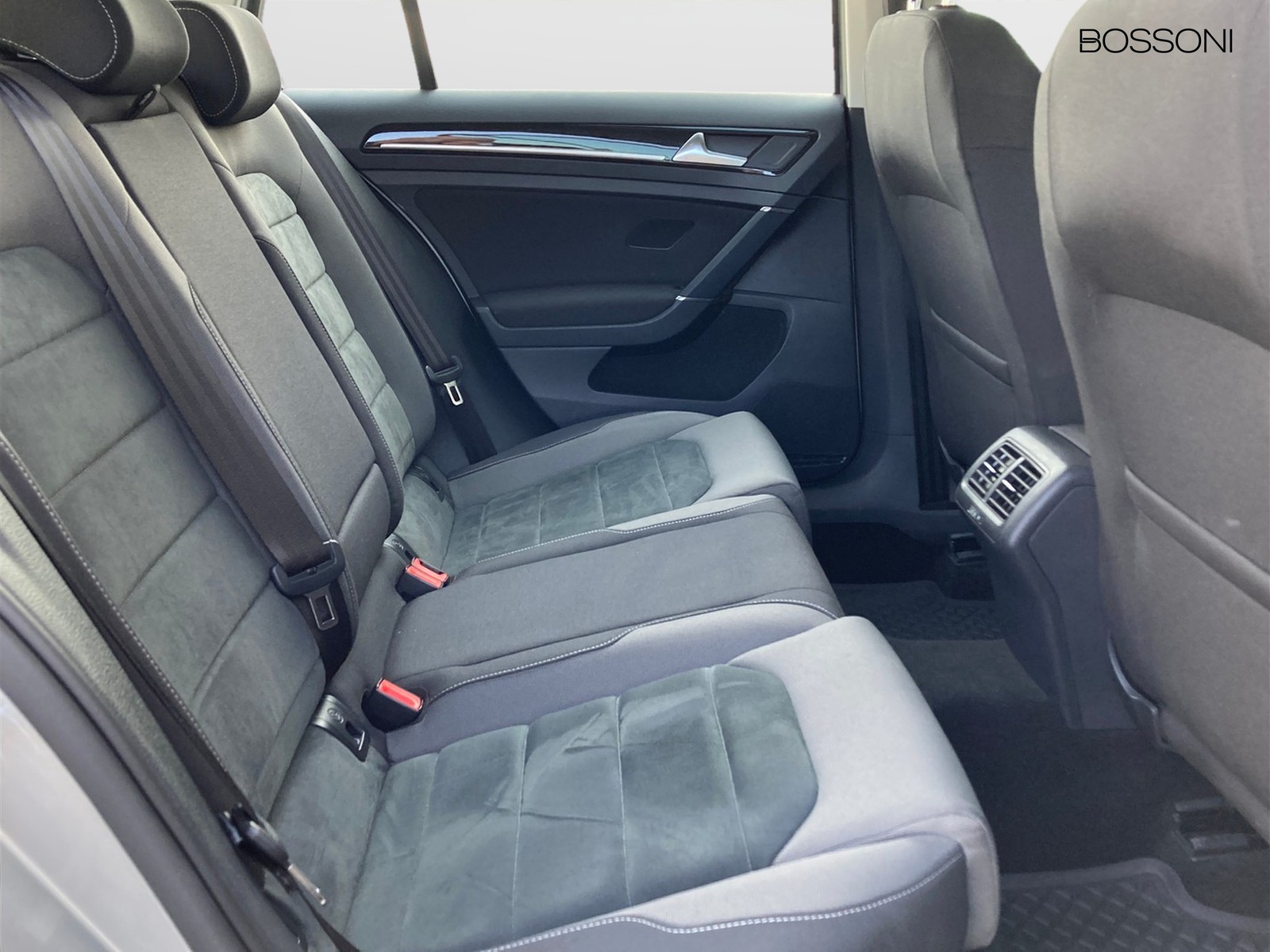 8 - Volkswagen Golf 5 porte 1.6 tdi bluemotion 115cv executive