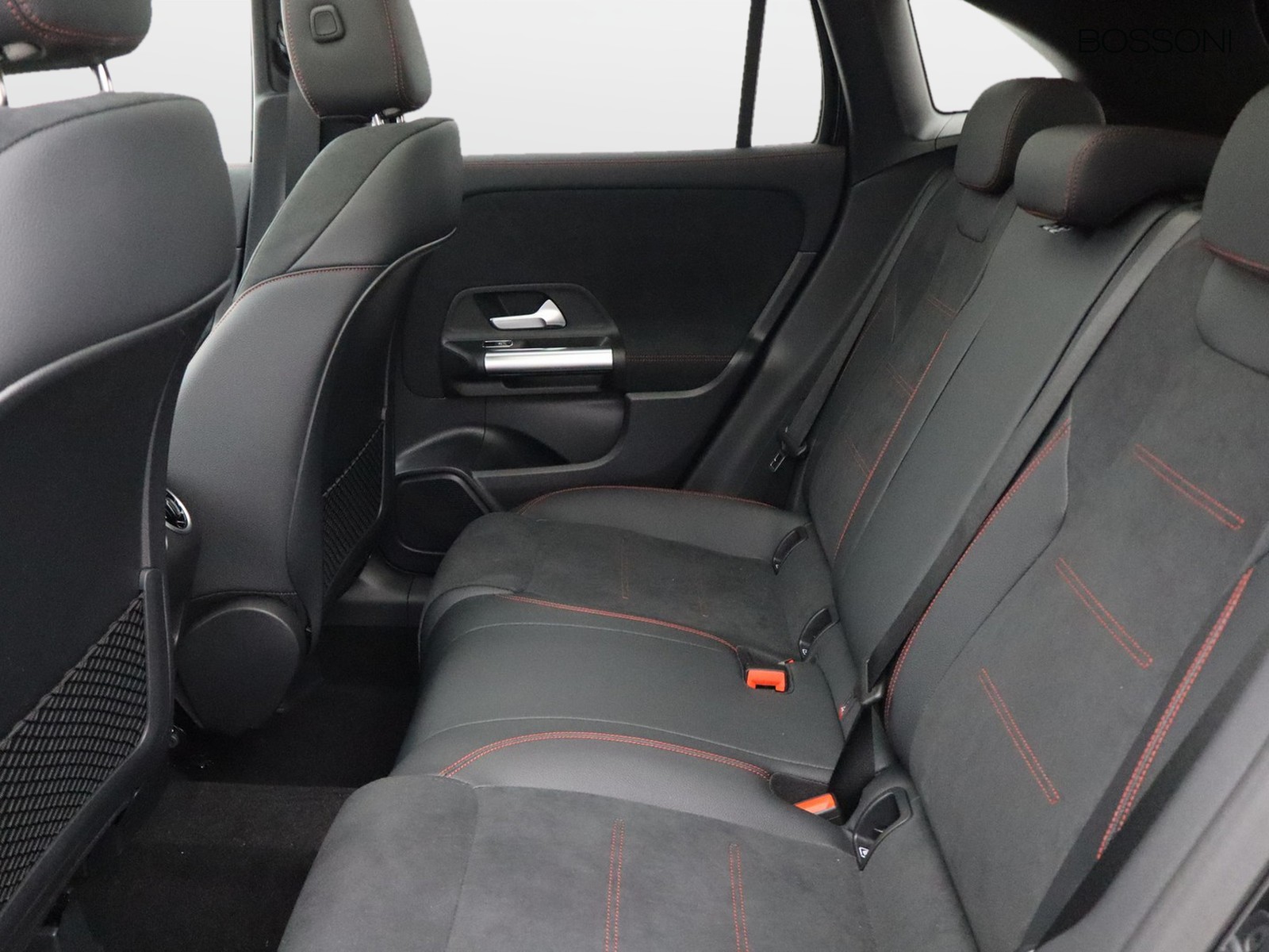 8 - Mercedes GLA 200 d amg line advanced plus 4matic 8g-dct