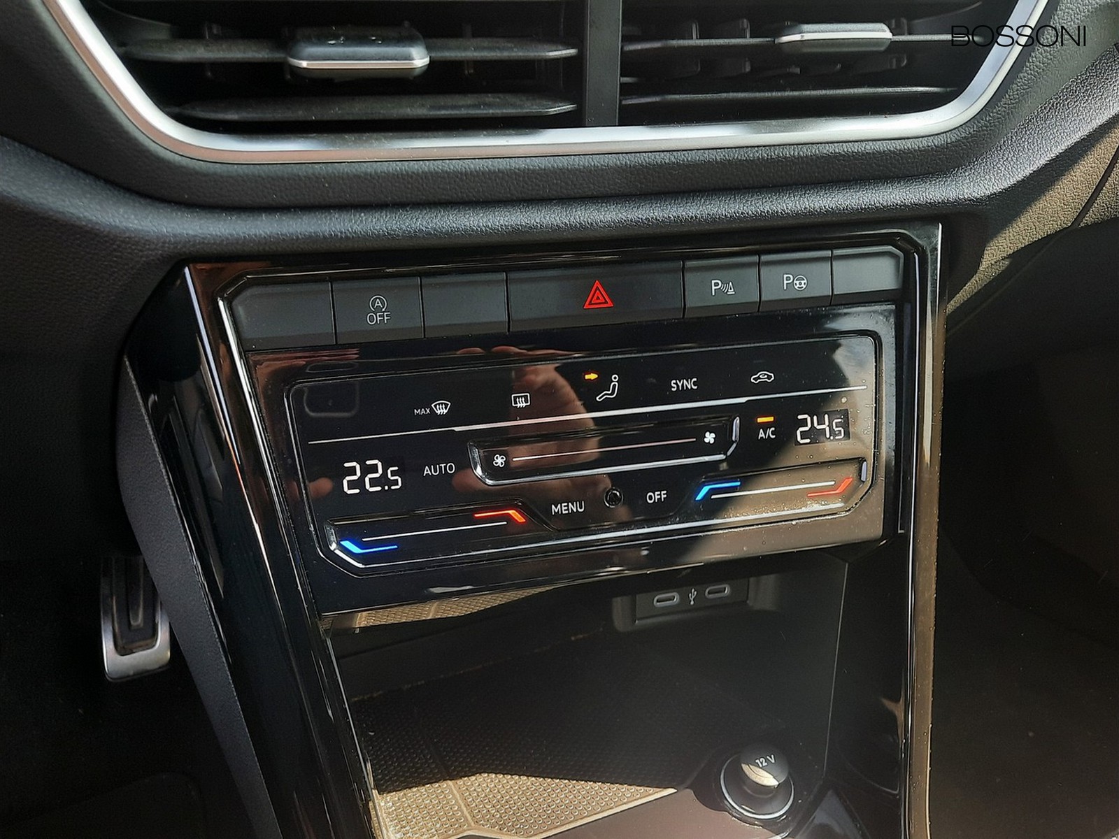 11 - Volkswagen T-Roc 1.0 tsi 110cv r line