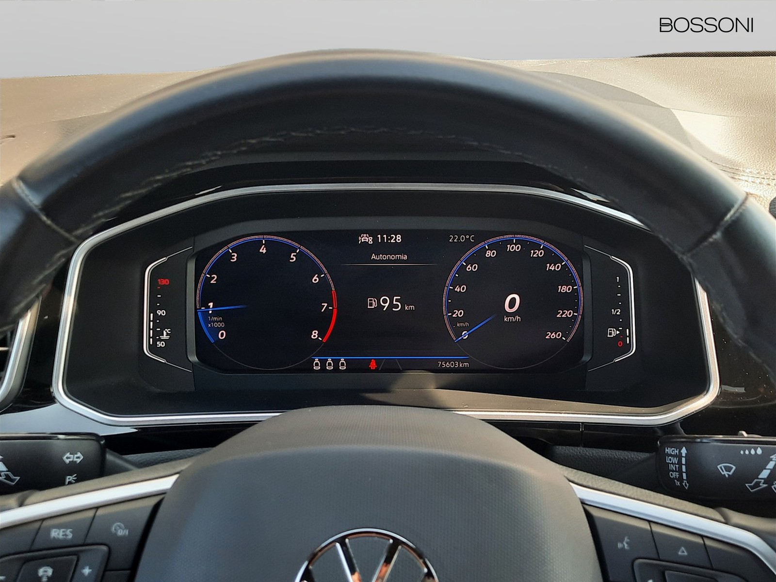 15 - Volkswagen T-Roc 1.0 tsi 110cv r line