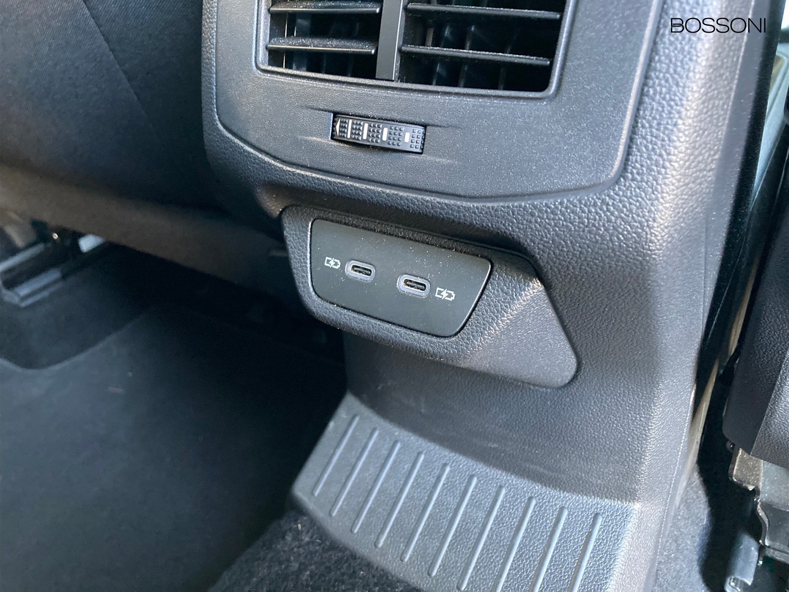 9 - Volkswagen T-Roc 1.5 tsi act life dsg