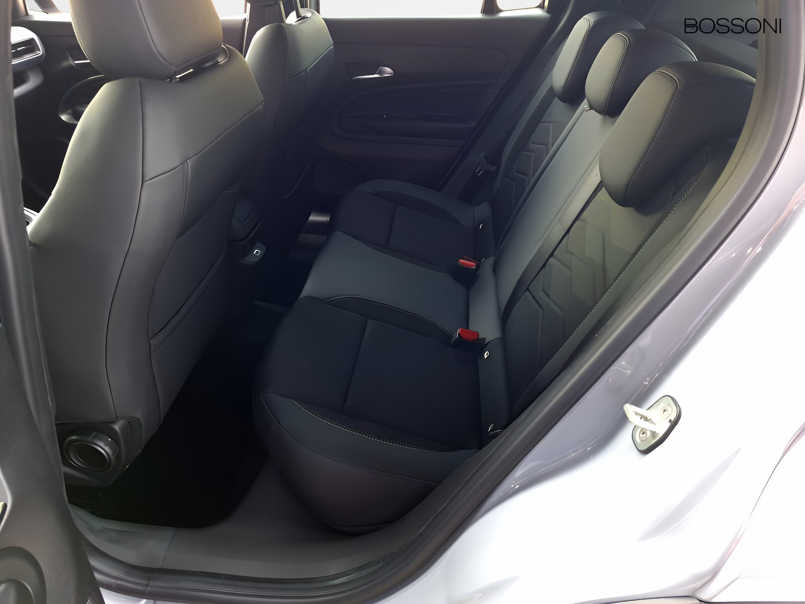 12 - Jeep Avenger 1.2 turbo e-hybrid mhev 110cv summit fwd edct6