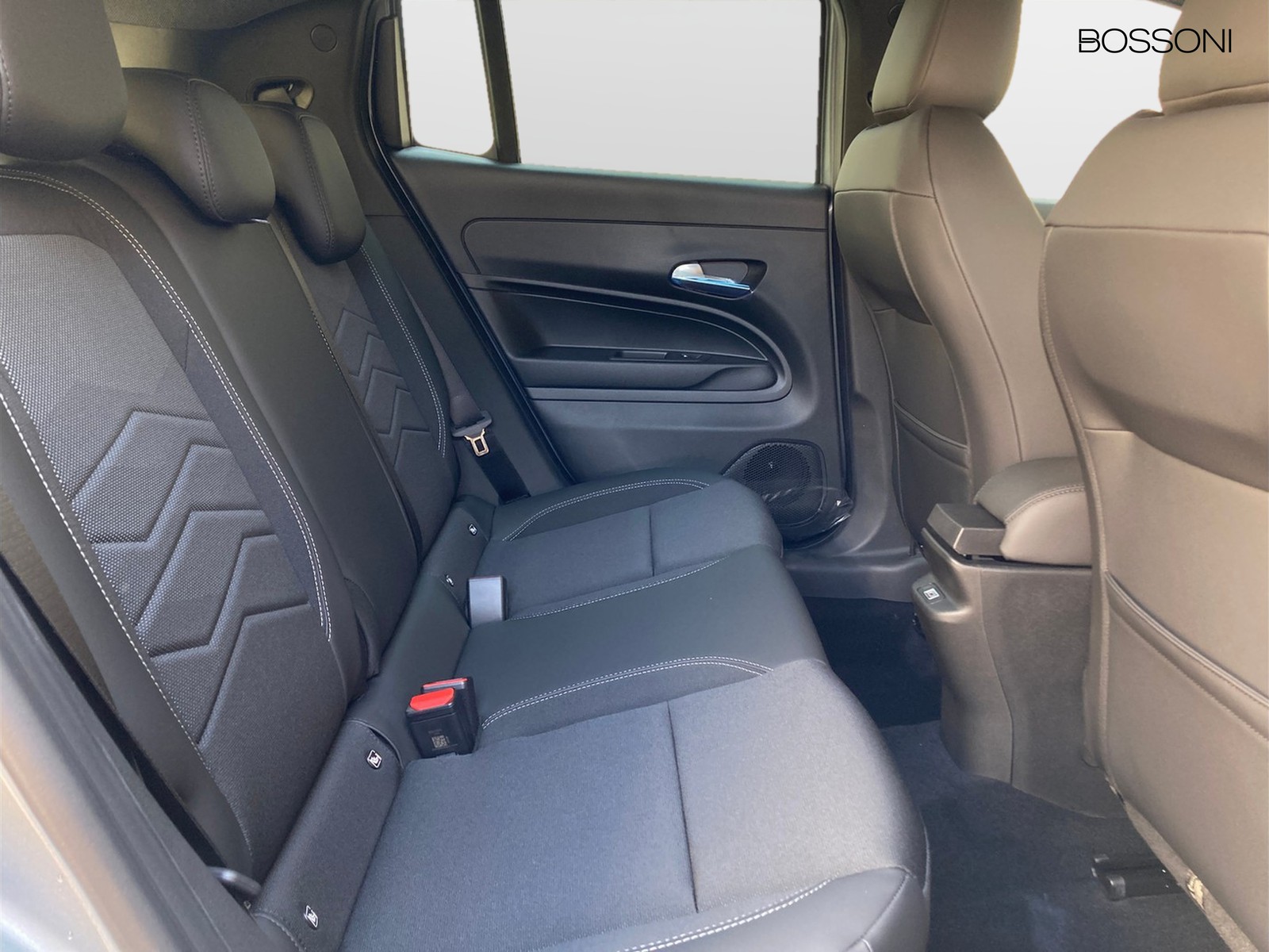 8 - Jeep Avenger 1.2 turbo e-hybrid mhev 110cv summit fwd edct6