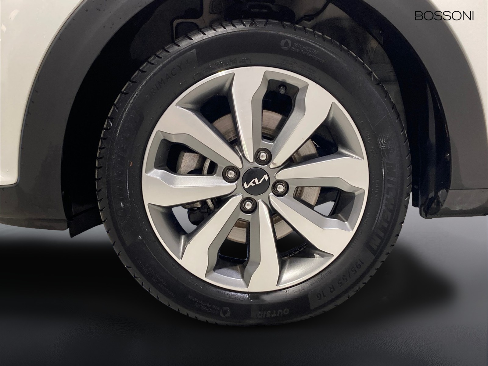 6 - Kia Stonic 1.2 dpi 84cv urban techno&design pack 2wd