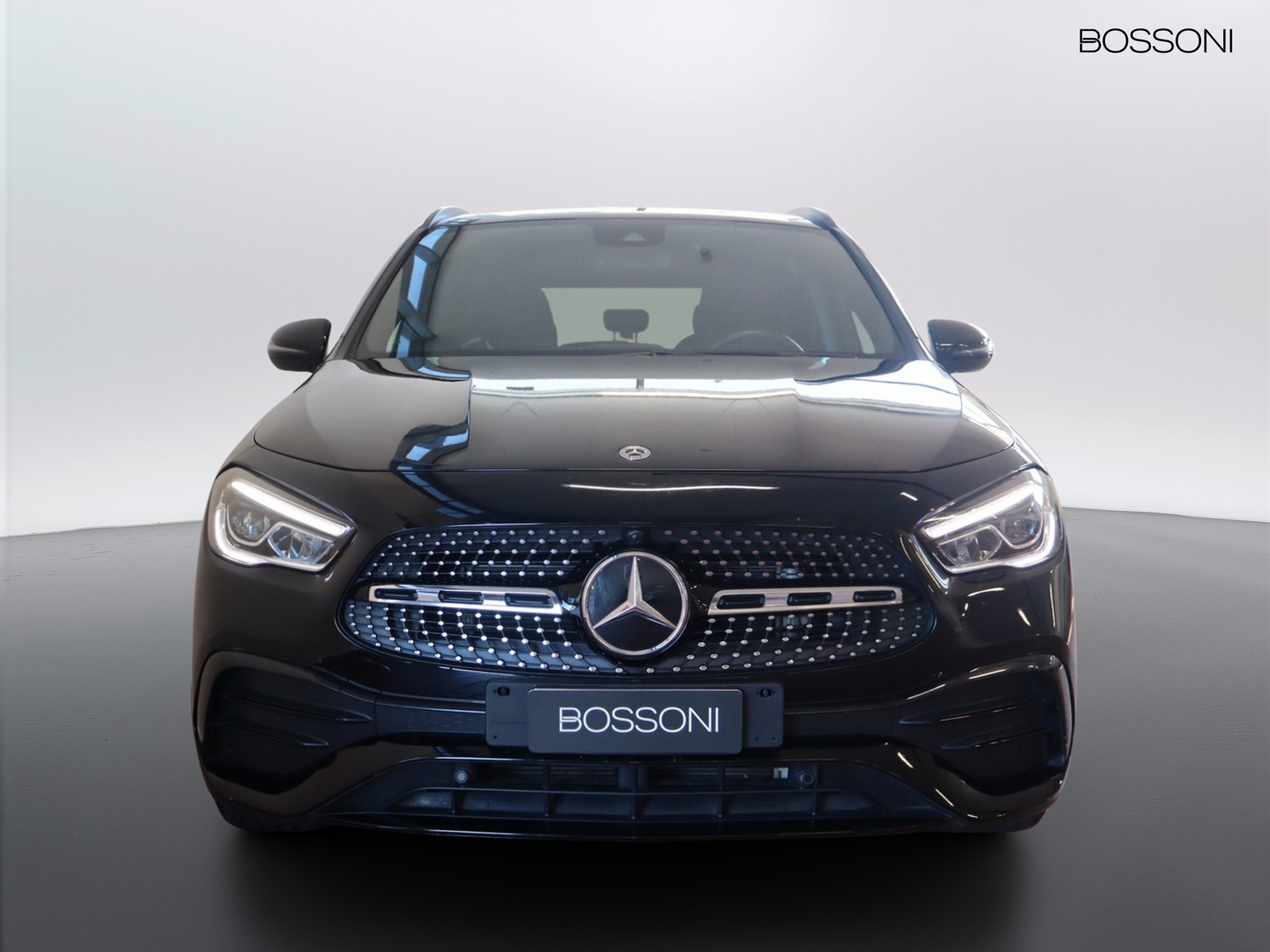 2 - Mercedes GLA 200 d premium 8g-dct