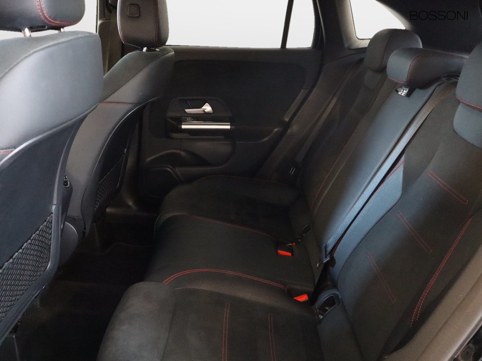 8 - Mercedes GLA 200 d premium 8g-dct