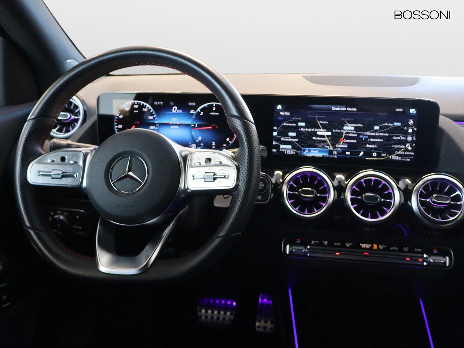 12 - Mercedes GLA 200 d premium 8g-dct