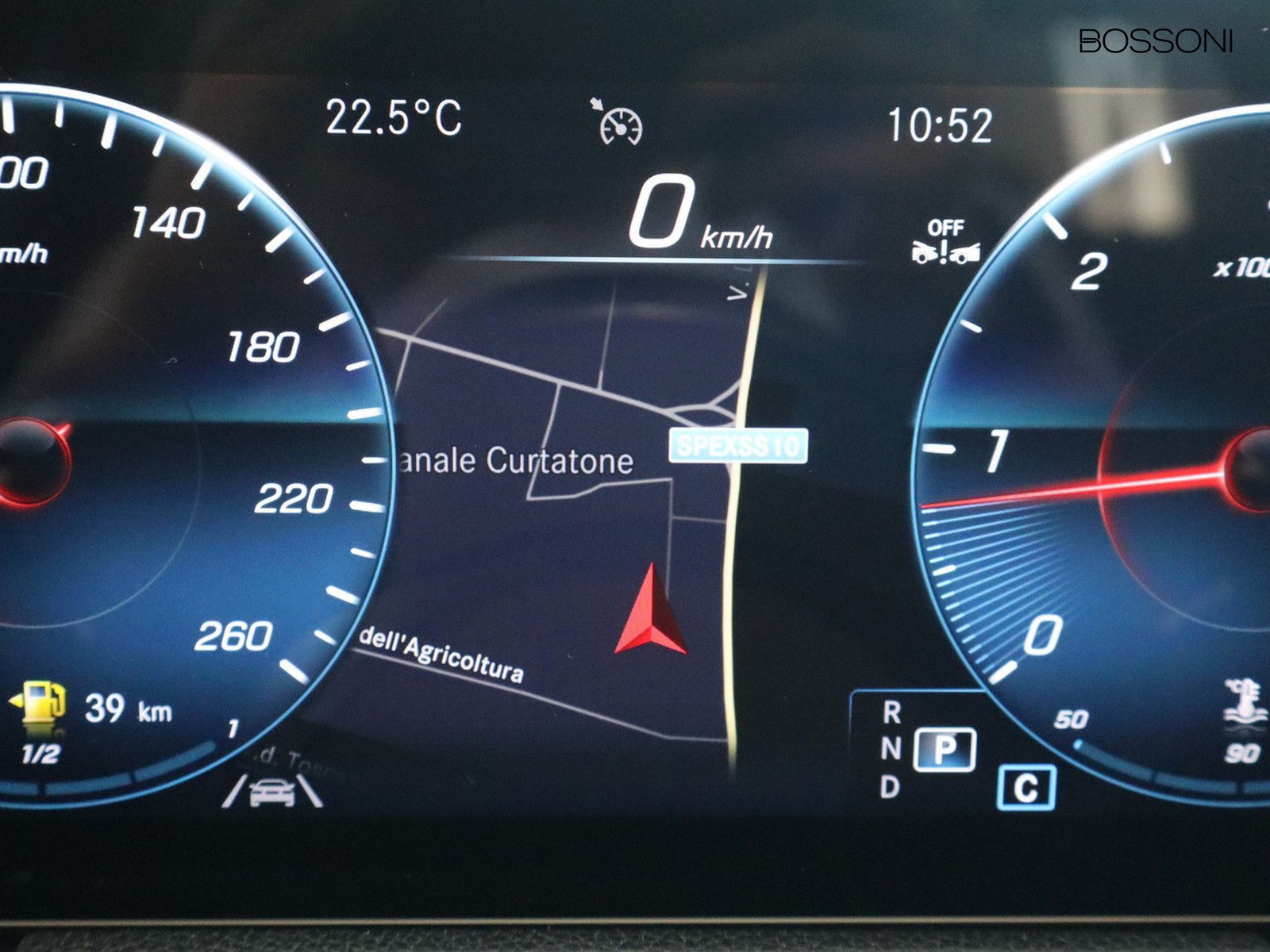 16 - Mercedes GLA 200 d premium 8g-dct
