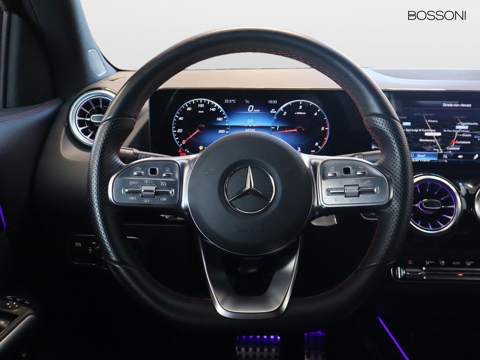 17 - Mercedes GLA 200 d premium 8g-dct
