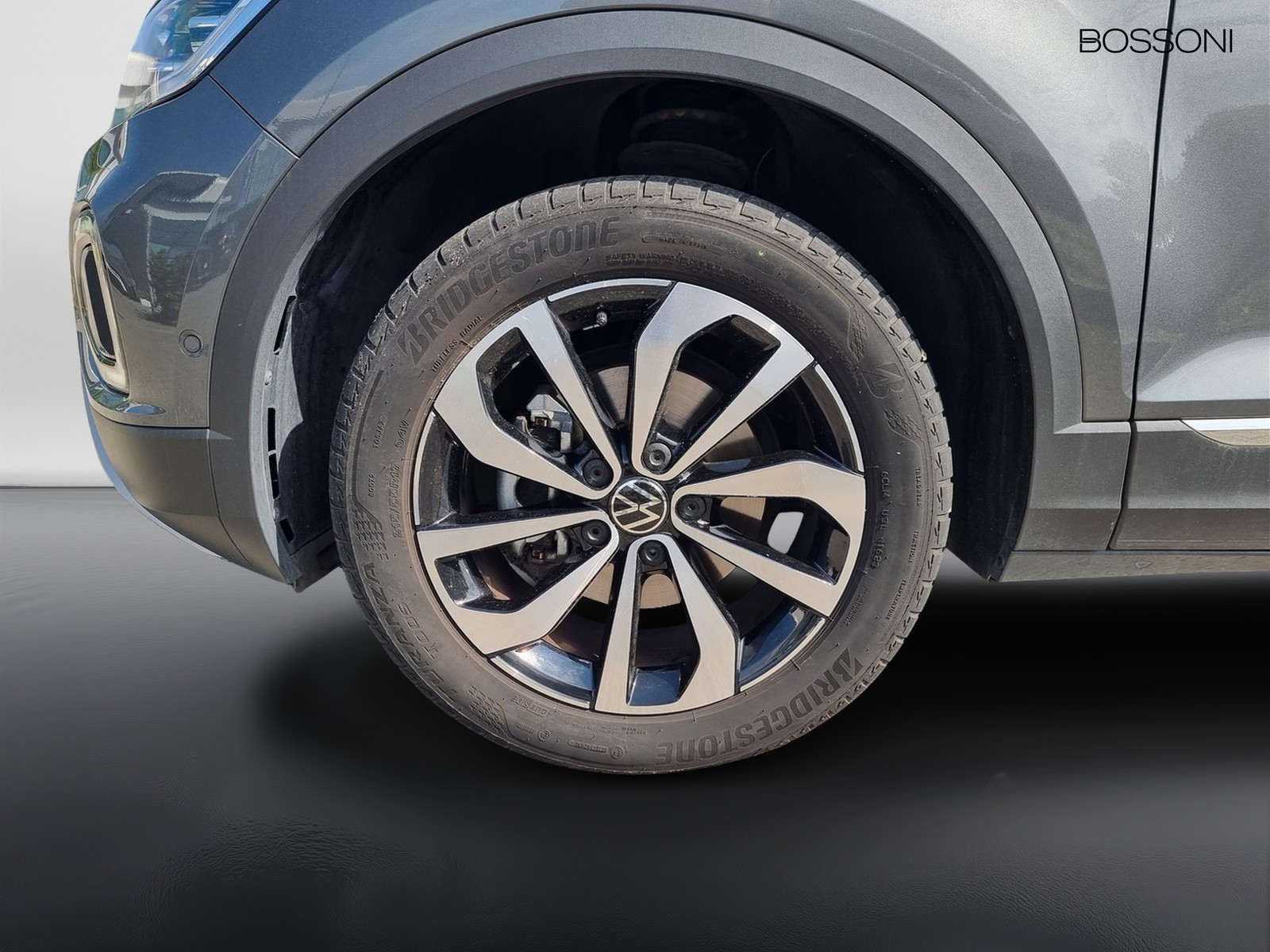 5 - Volkswagen T-Roc 1.0 tsi 110cv style