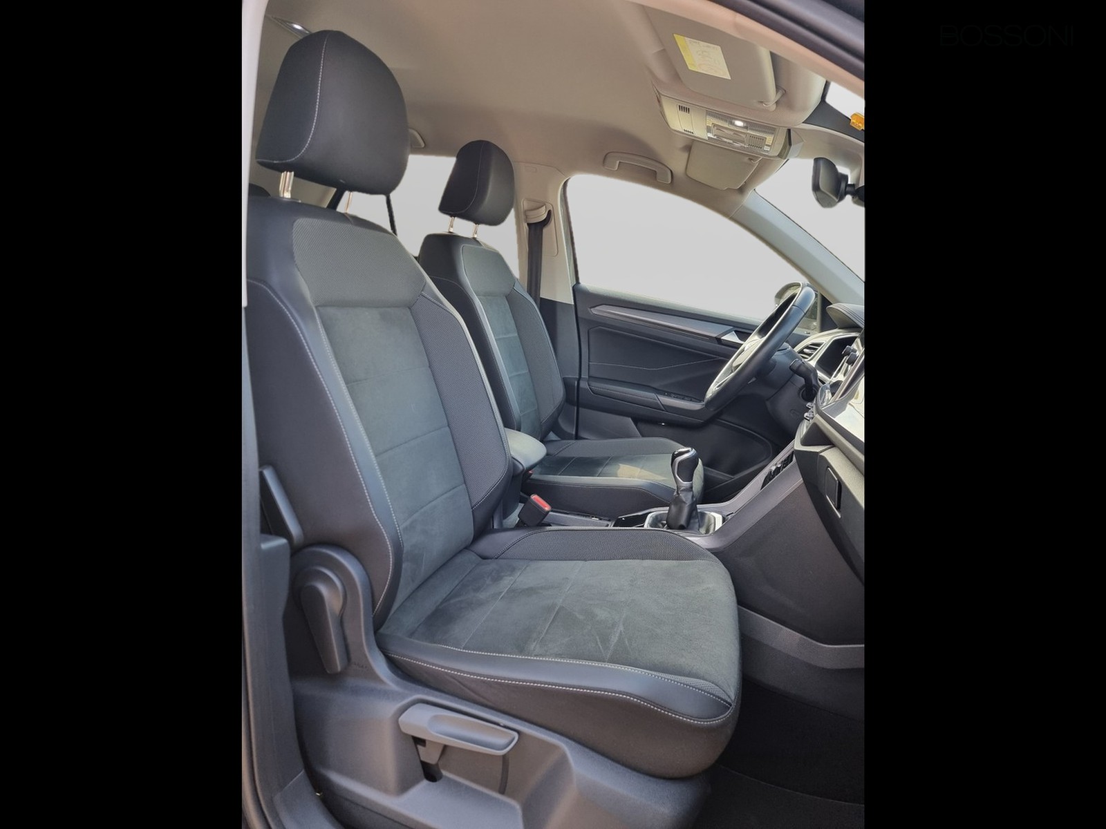 12 - Volkswagen T-Roc 1.0 tsi 110cv style