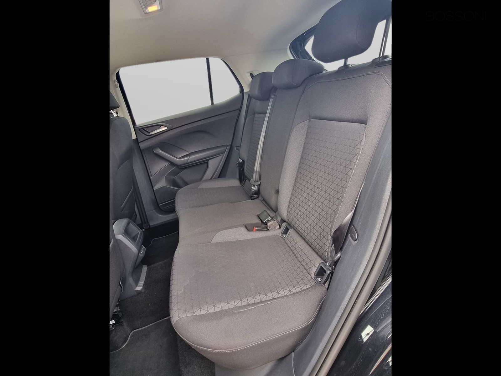 8 - Volkswagen T-Cross 1.0 tsi 110cv style dsg