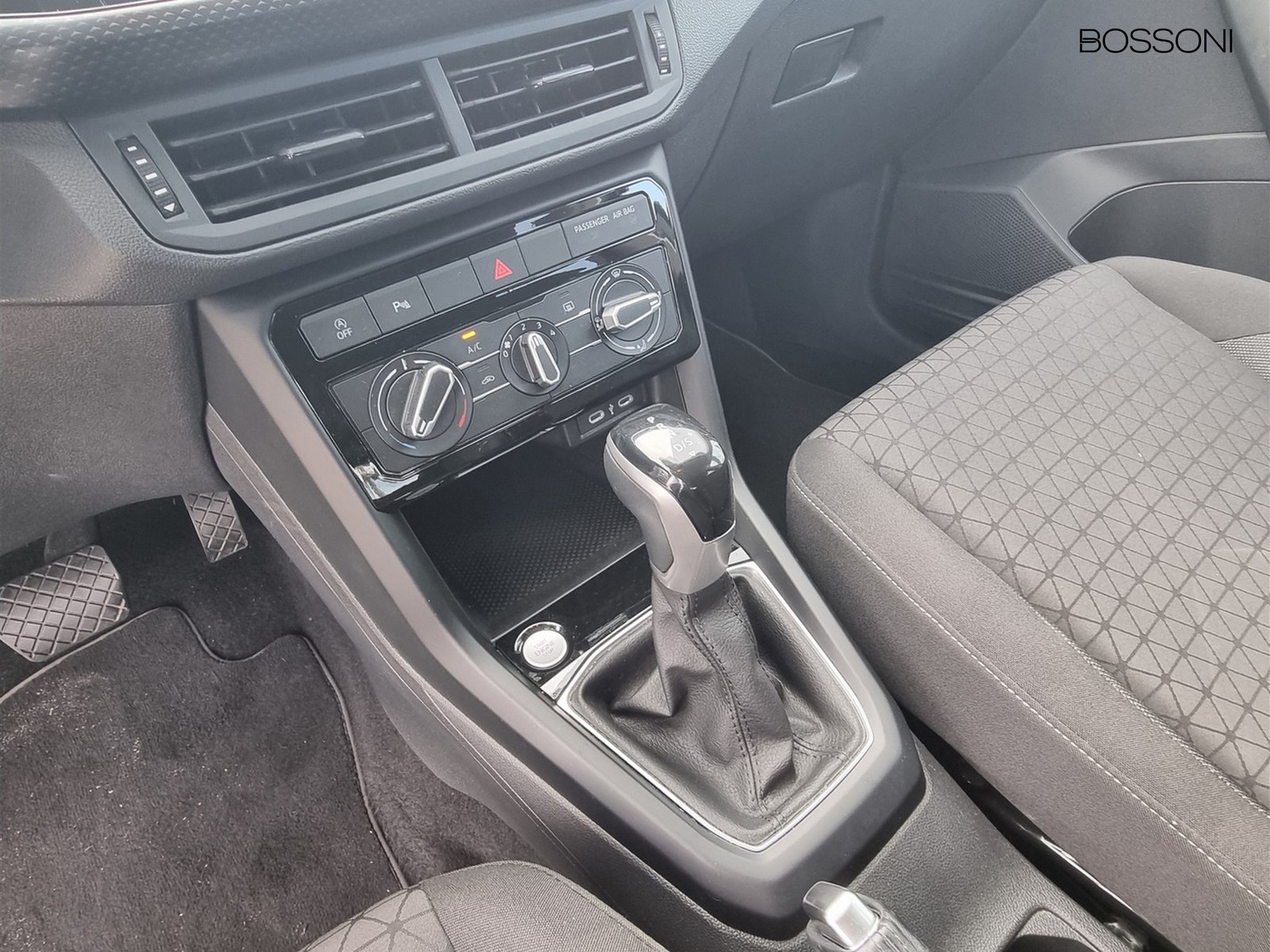 9 - Volkswagen T-Cross 1.0 tsi 110cv style dsg