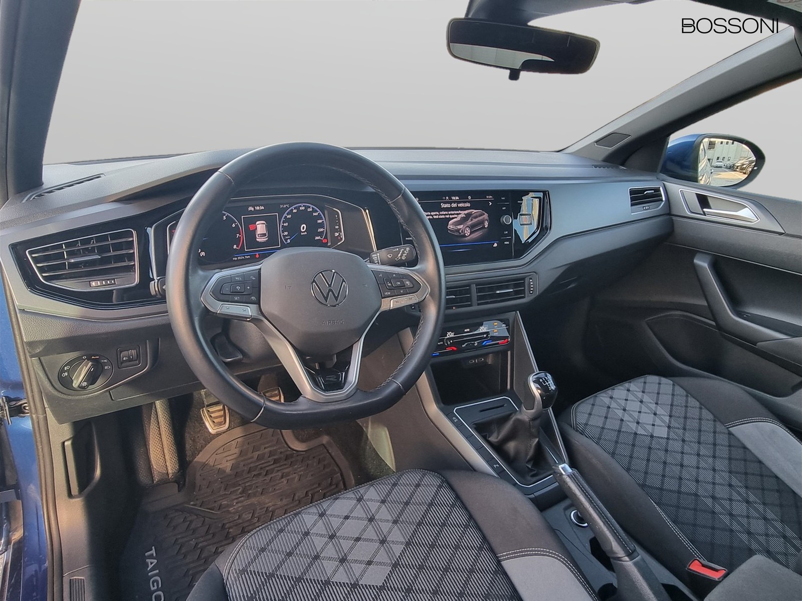 6 - Volkswagen Taigo 1.0 tsi 110cv r-line