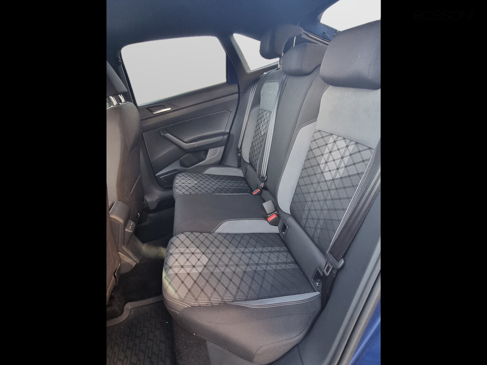 9 - Volkswagen Taigo 1.0 tsi 110cv r-line