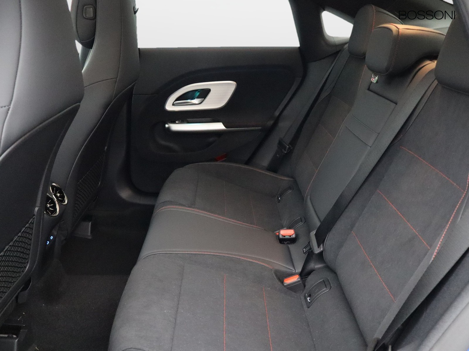 8 - Mercedes CLA 200 premium auto