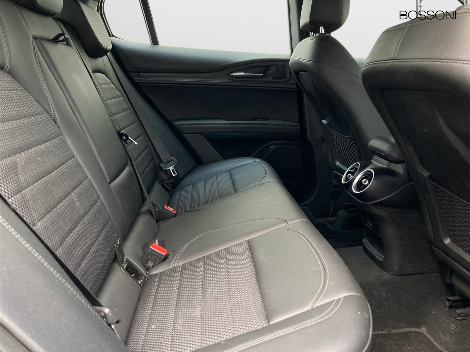 8 - Alfa Romeo Stelvio 2.2 turbo 210cv sprint q4 at8