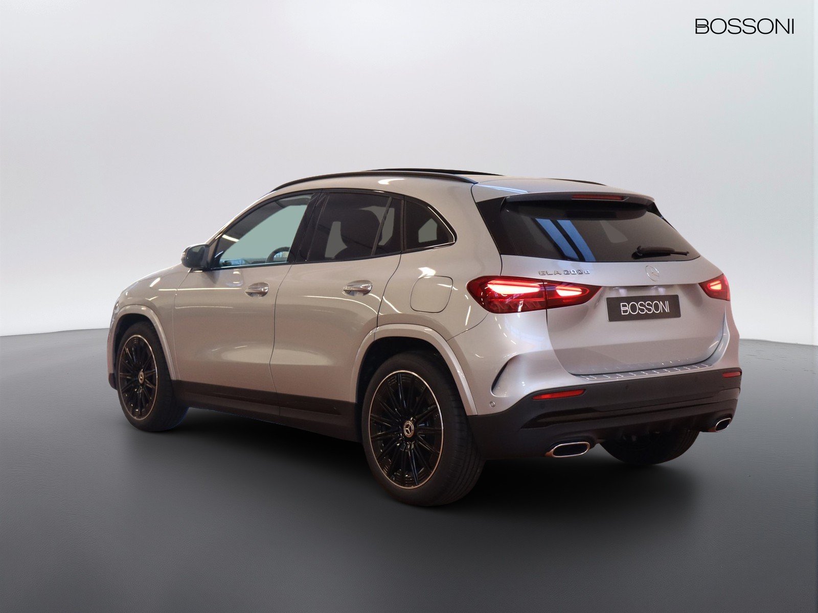 5 - Mercedes GLA 200 d amg line extra 8g-dct
