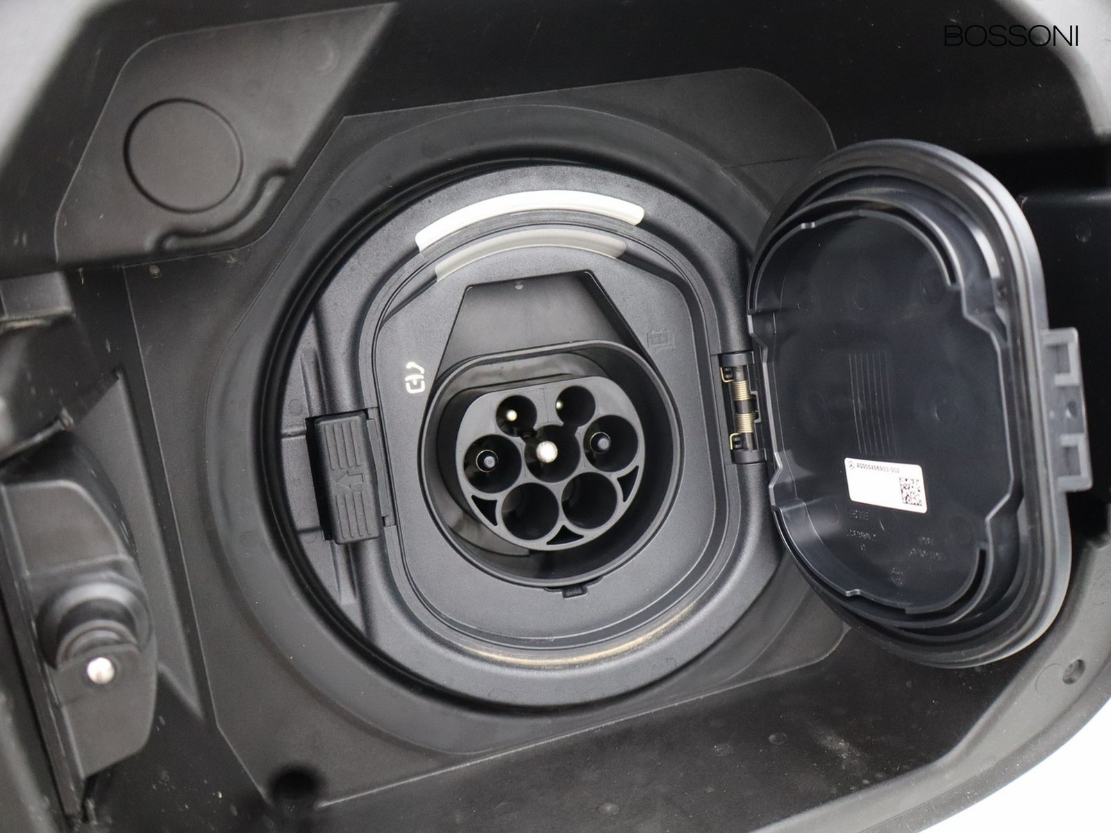 18 - Mercedes GLA 250 e plug-in hybrid progressive extra 8g-dct