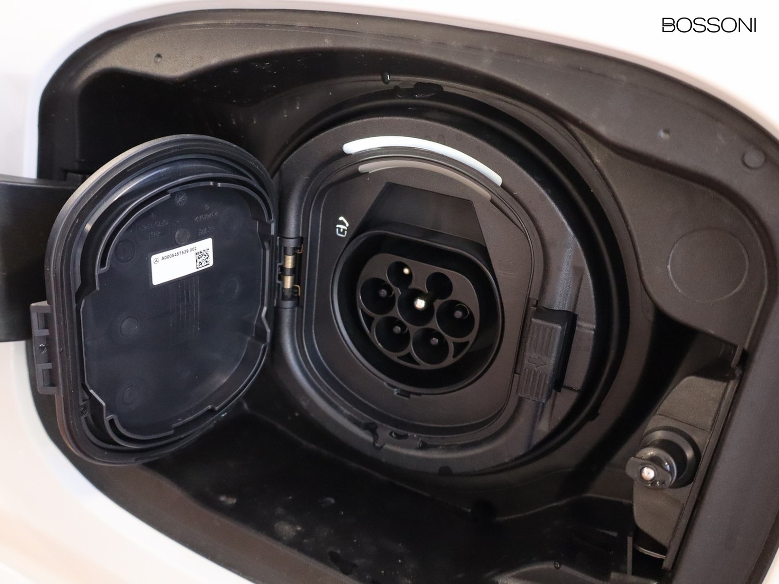 18 - Mercedes GLC suv 300 de plug-in hybrid amg line premium 4matic 9g-tronic