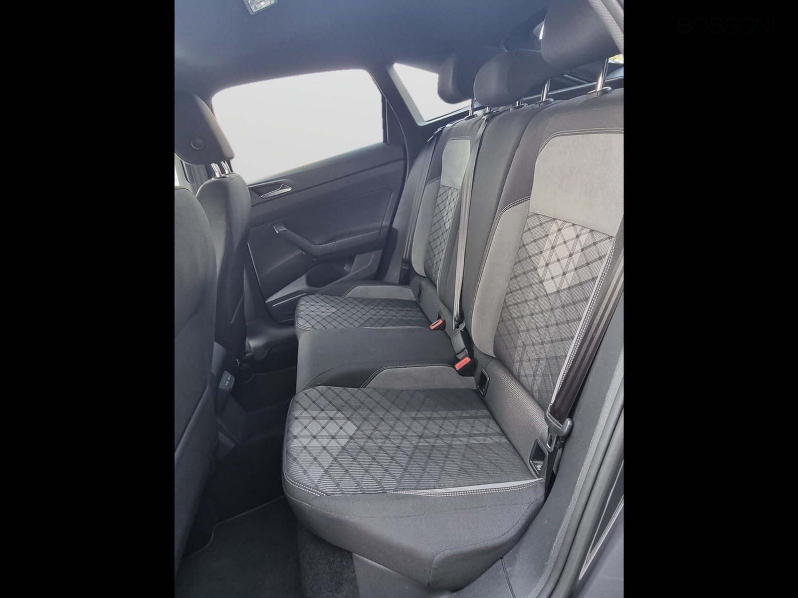 9 - Volkswagen Taigo 1.0 tsi 110cv r-line dsg