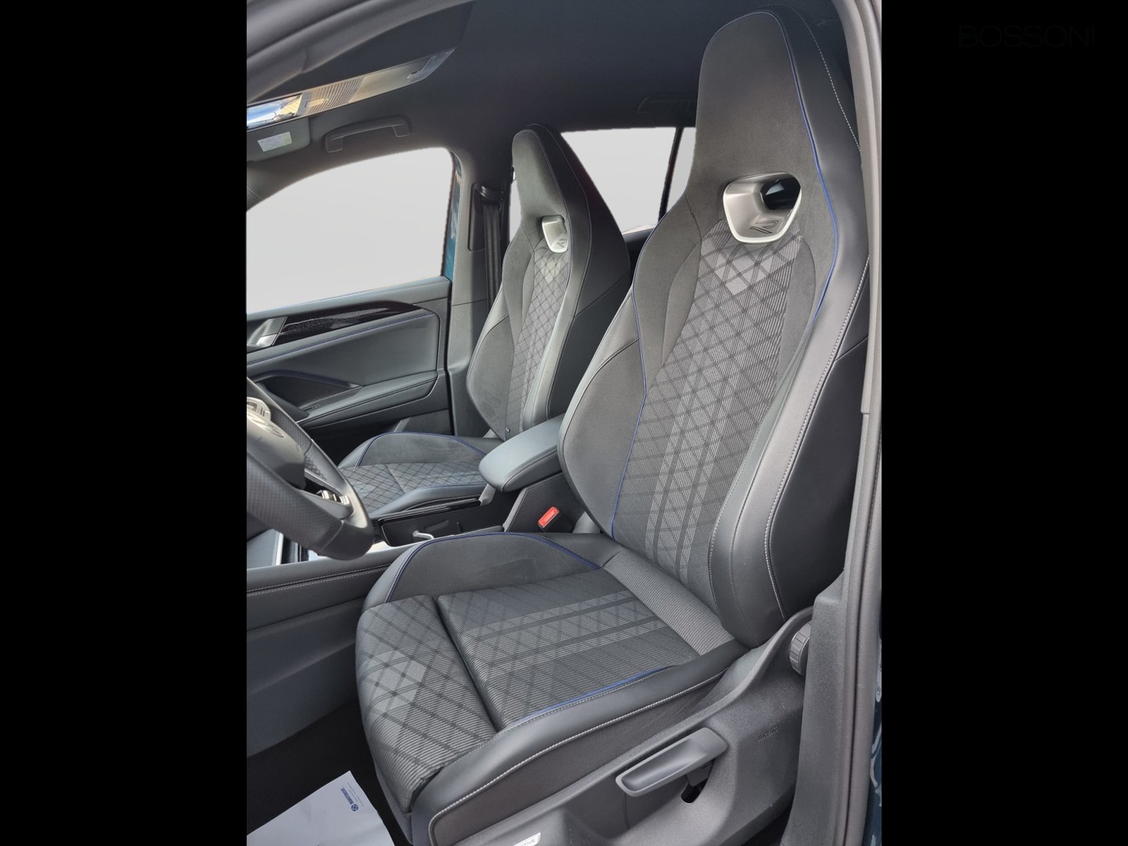 8 - Volkswagen Tiguan 2.0 tdi scr 150cv r-line dsg