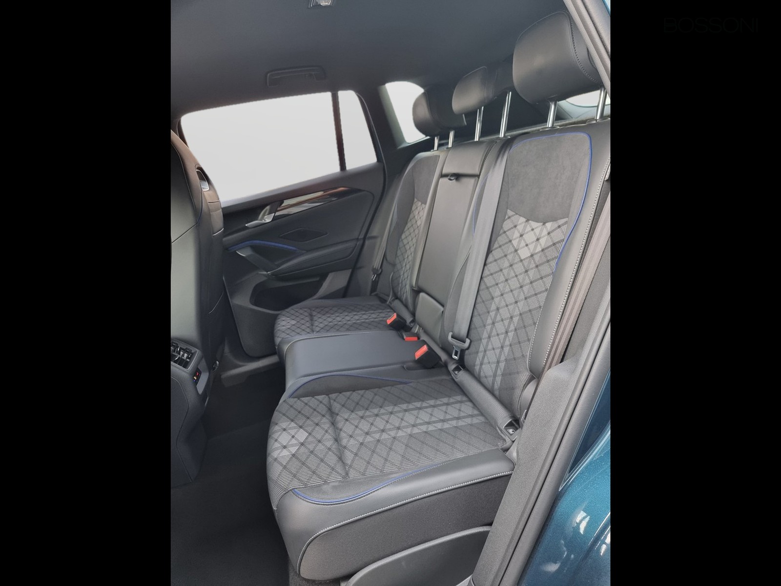 11 - Volkswagen Tiguan 2.0 tdi scr 150cv r-line dsg
