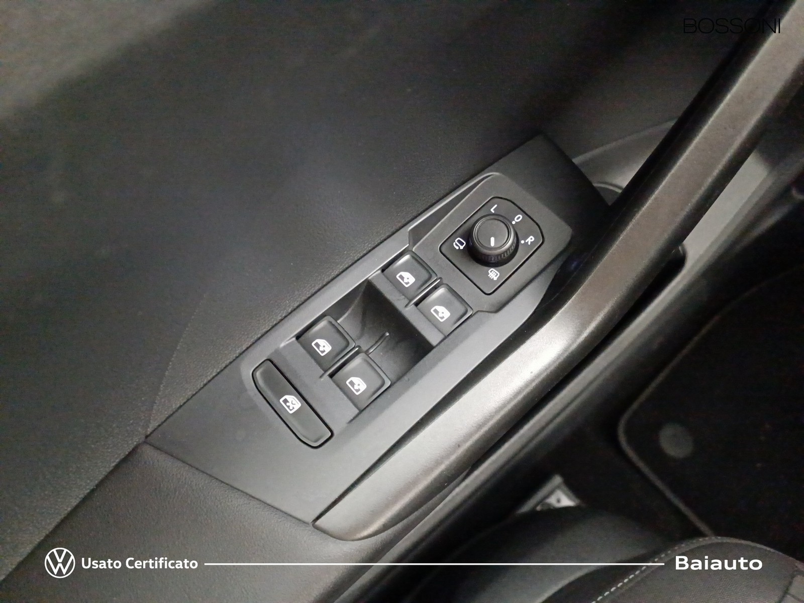 17 - Volkswagen T-Cross 1.0 tsi 110cv sport