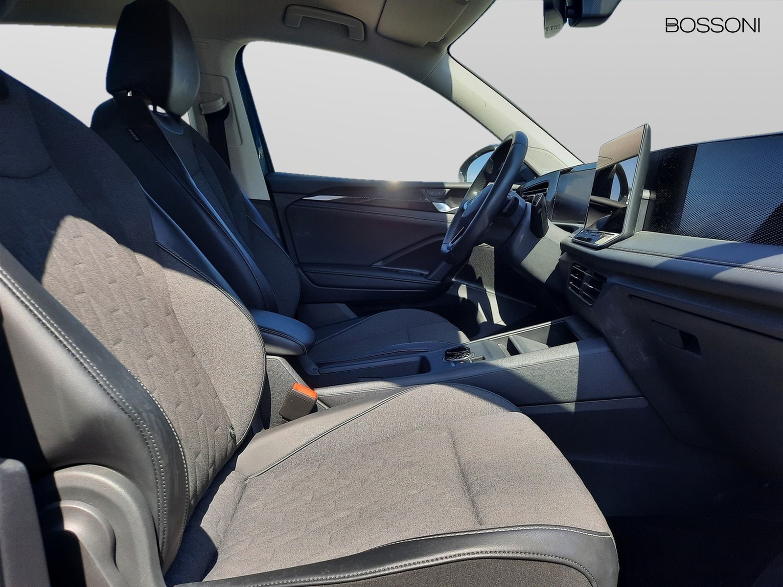 9 - Volkswagen Tiguan 2.0 tdi scr 150cv life dsg