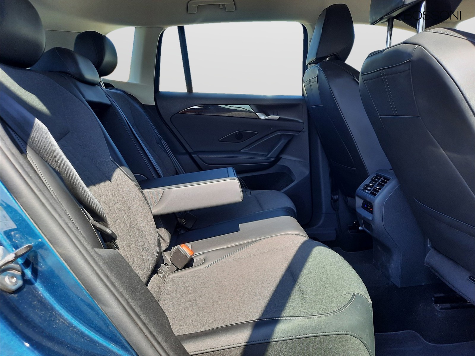 10 - Volkswagen Tiguan 2.0 tdi scr 150cv life dsg