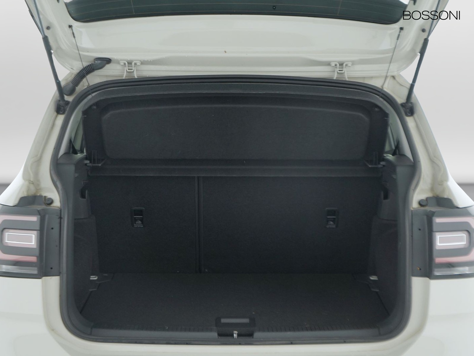 10 - Volkswagen T-Cross 1.0 tsi 95cv style