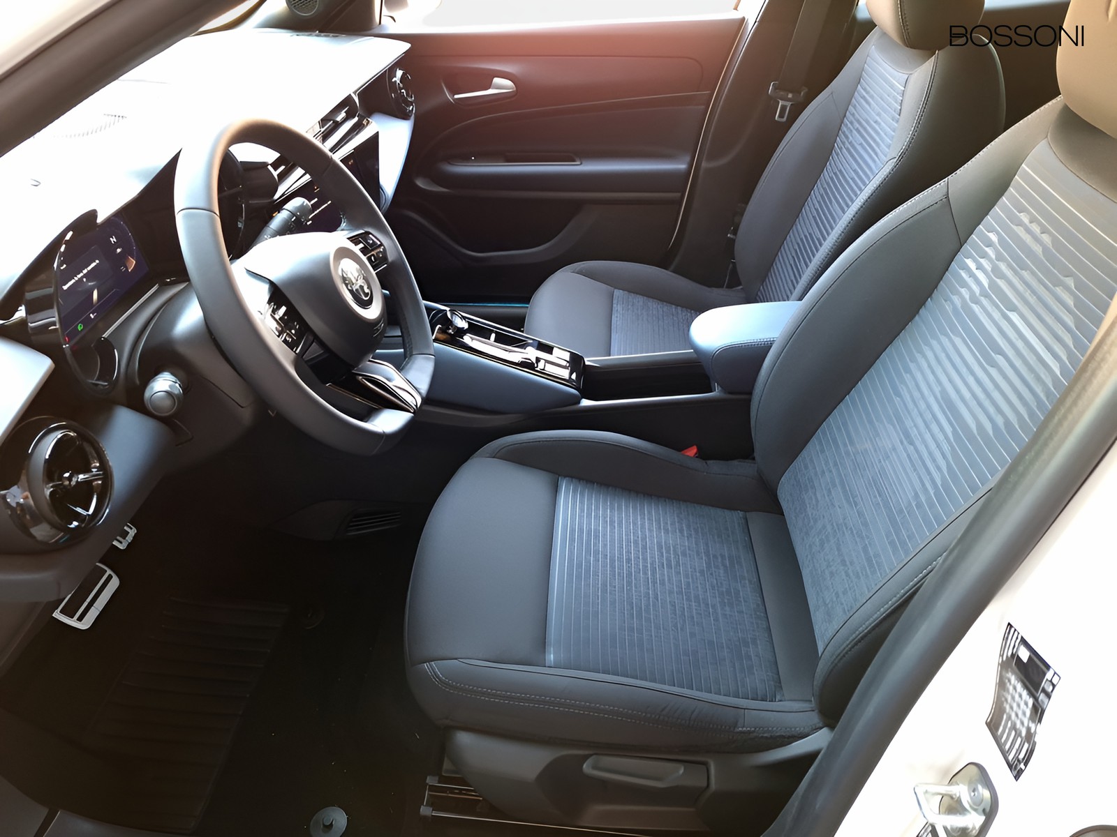 11 - Alfa Romeo Junior 1.2 hybrid 145cv ibrida edct6