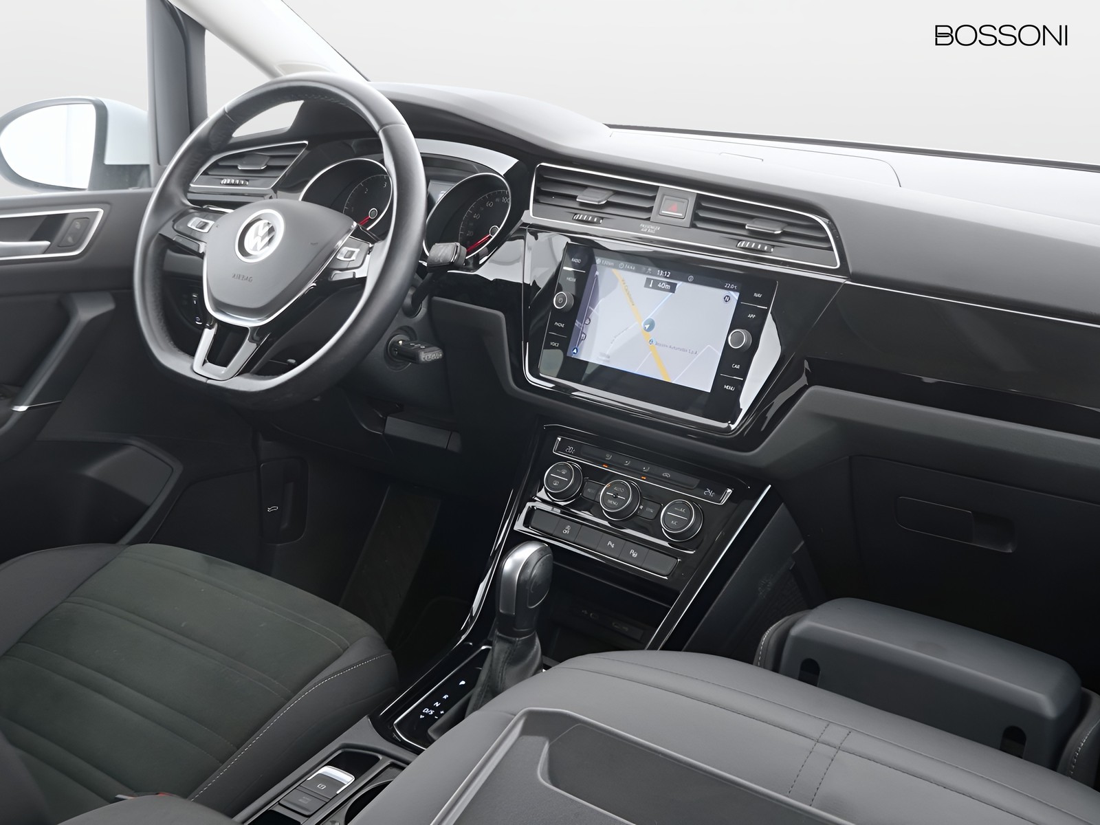 6 - Volkswagen Touran 2.0 tdi scr executive dsg